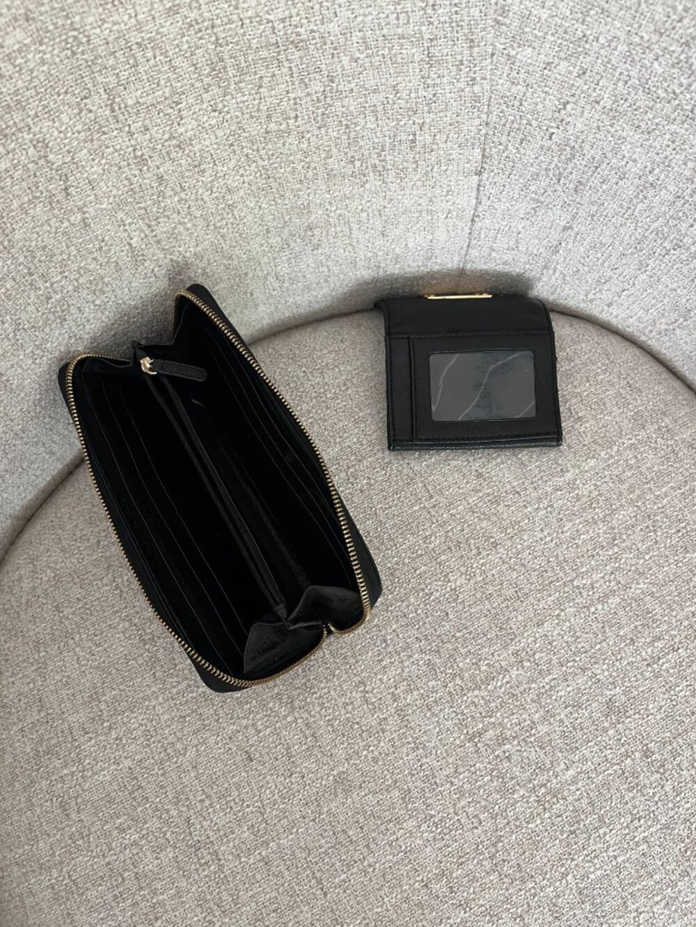 Two (2) Michael Kors wallets - Picture 3 of 3